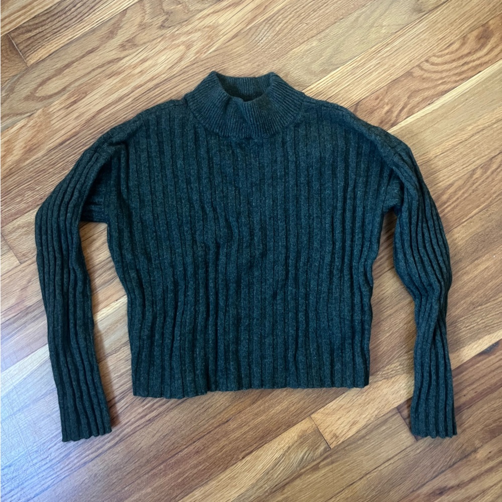 Madewell slightly cropped olive green sweater